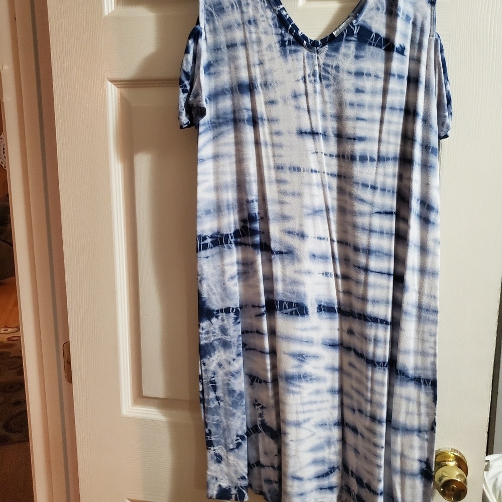 Dress - Picture 3 of 3